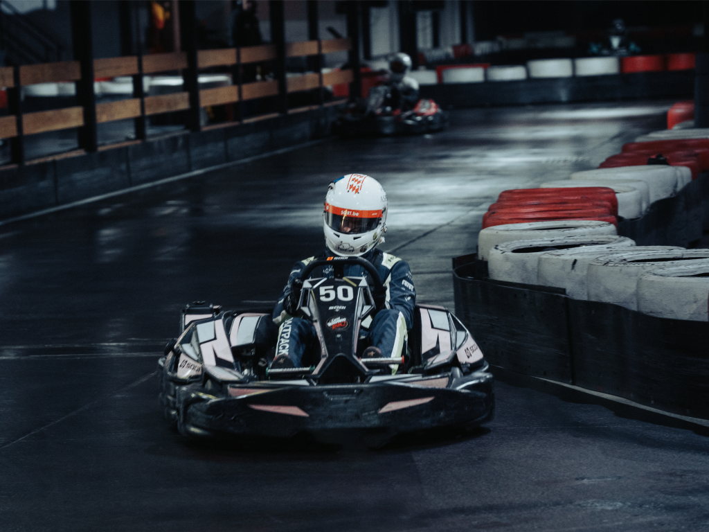 Race met echte kart op een circuit van 1 km op Inkart